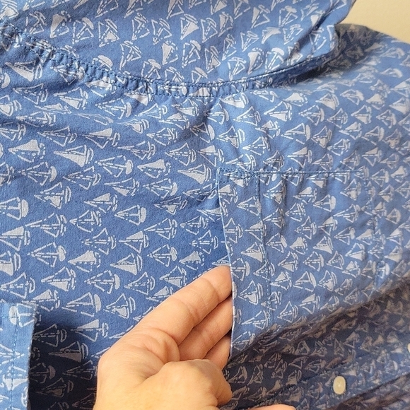Free Planet Mens large Short Sleeve Button Up Shirt Blue Sailboats - Picture 3 of 9